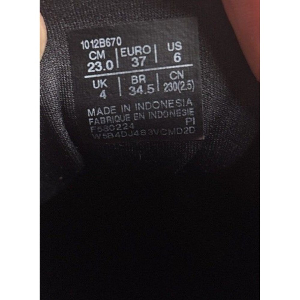 Asics Gel Kayano 31 Shoes Womens Sz 6 Black White Running Sneakers 1012B670 - Picture 8 of 16